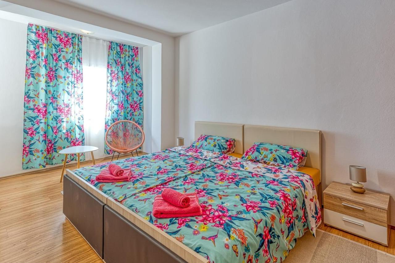 Apartment Gaby With Balcony Πόρετς Εξωτερικό φωτογραφία