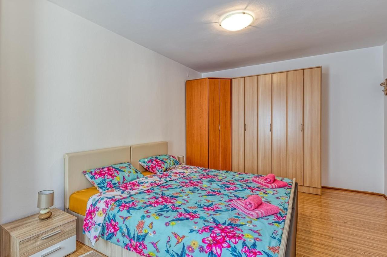 Apartment Gaby With Balcony Πόρετς Εξωτερικό φωτογραφία