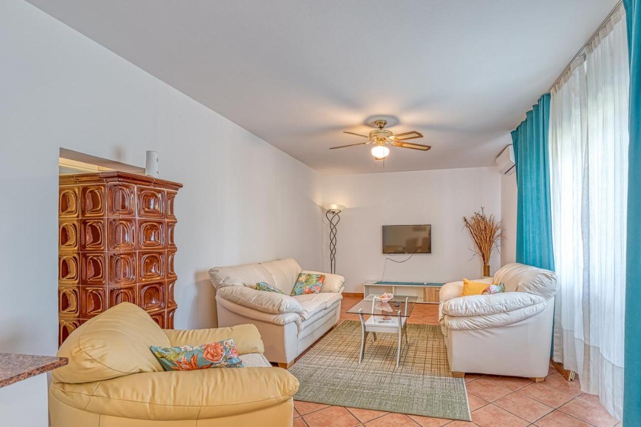 Apartment Gaby With Balcony Πόρετς Εξωτερικό φωτογραφία