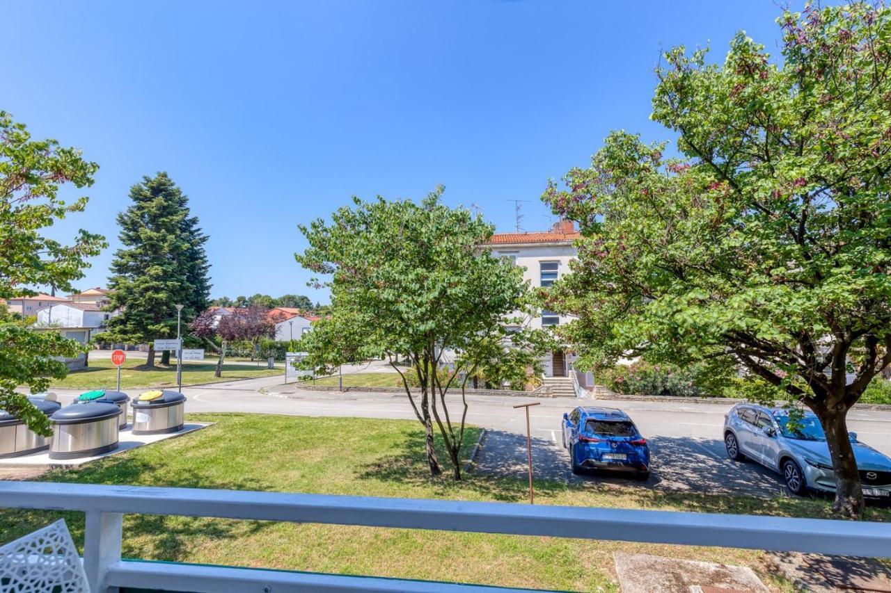Apartment Gaby With Balcony Πόρετς Εξωτερικό φωτογραφία