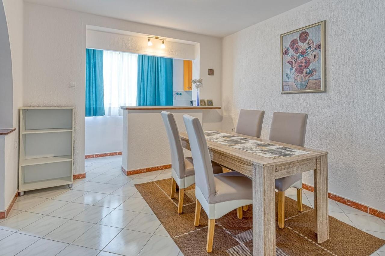 Apartment Gaby With Balcony Πόρετς Εξωτερικό φωτογραφία